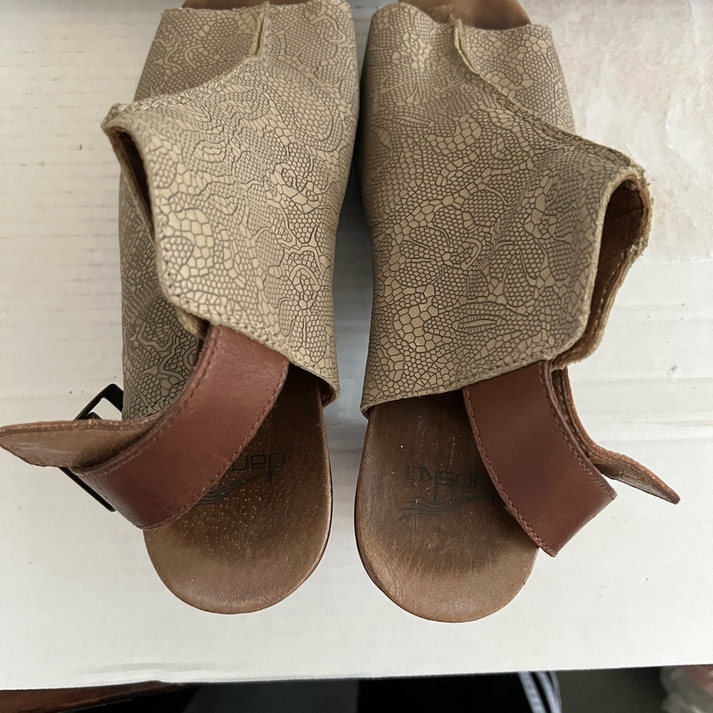 Women's Beige Patterned Sandals - Picture 2 of 4